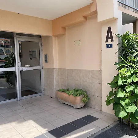 Beach Side, 2 Bedrooms, Wifi, Air Conditioning, Parking Apartment *