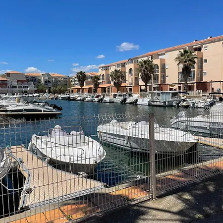 Apartment Beach Side, 2 Bedrooms, Wifi, Air Conditioning, Parking