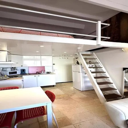 Apartment Beach Side, 2 Bedrooms, Wifi, Air Conditioning, Parking