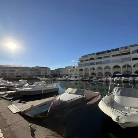 Apartment Beach Side, 2 Bedrooms, Wifi, Air Conditioning, Parking Sète