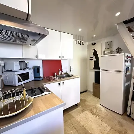 Apartment Beach Side, 2 Bedrooms, Wifi, Air Conditioning, Parking Sète